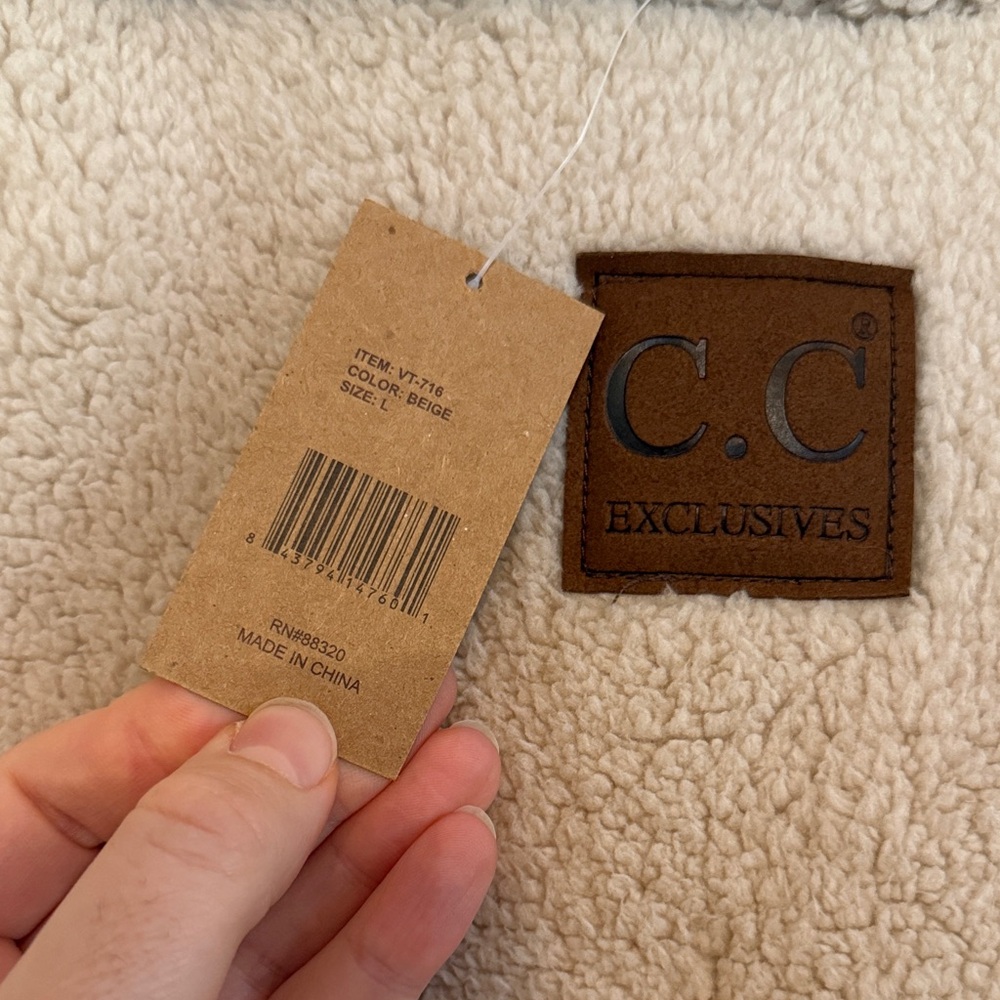 C.C Cream Reversible Sherpa Vest - Picture 3 of 5